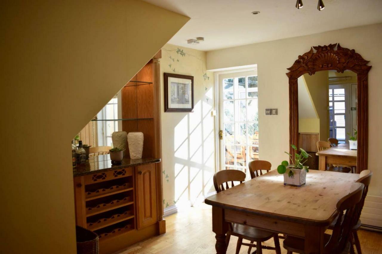 Elegant 2 Bedroom Coach House