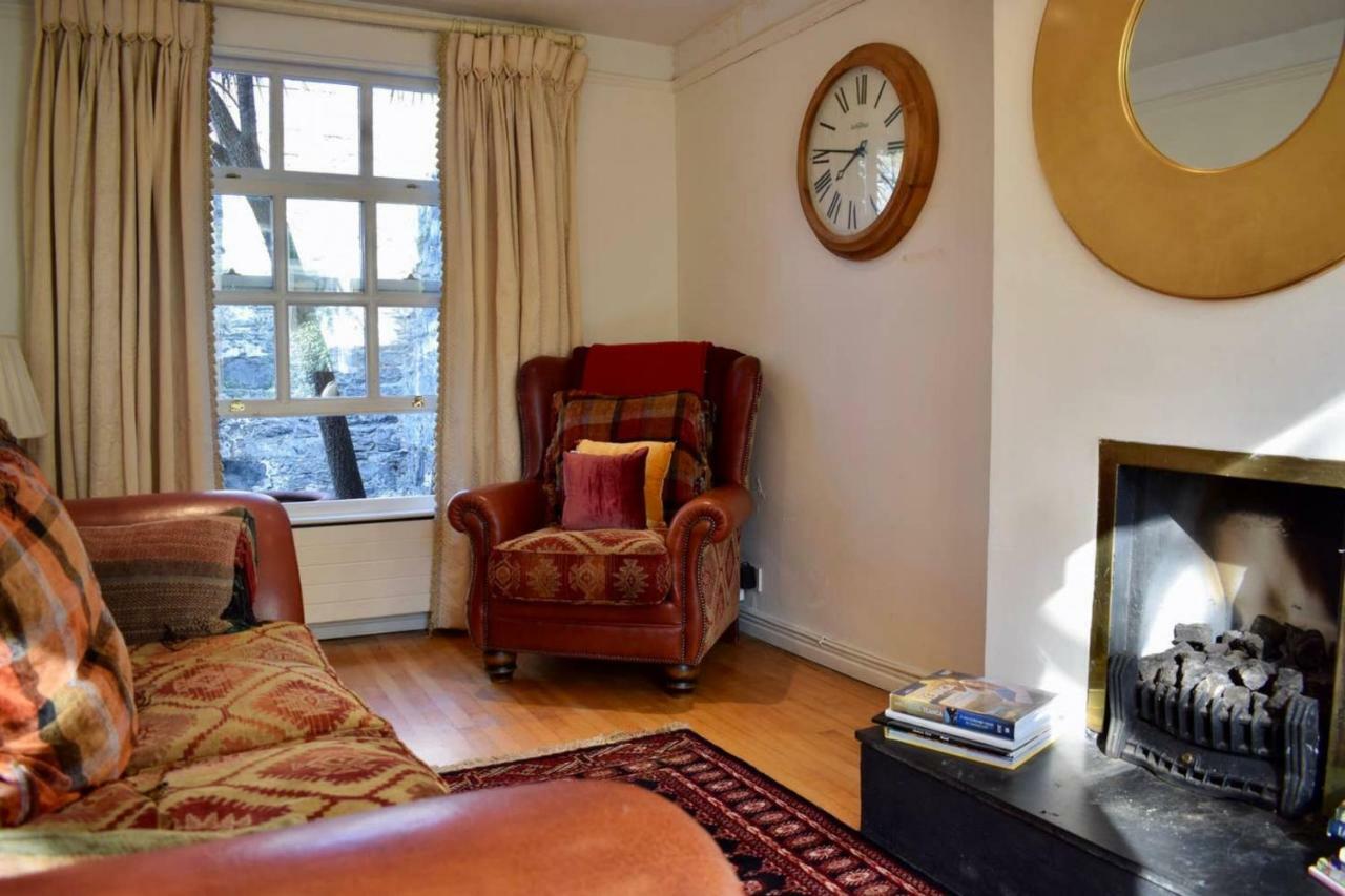 Elegant 2 Bedroom Coach House Apartment