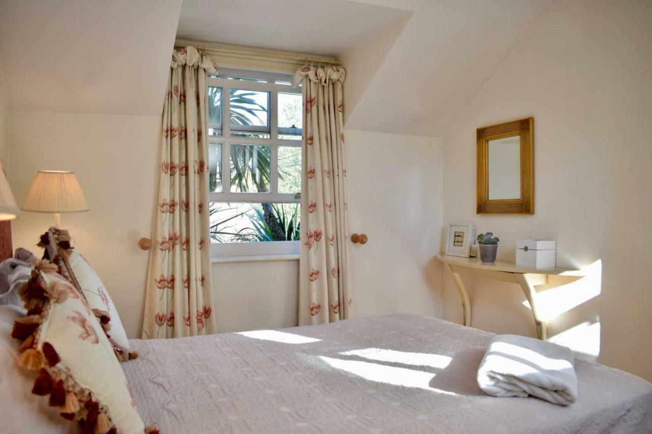 Elegant 2 Bedroom Coach House Apartment